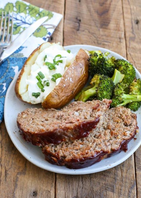 Balsamic Glazed Meatloaf is a guaranteed winner for dinner any night of the week! get the recipe at barefeetinthekitchen.com Balsamic Meatloaf, Ketchup Meatloaf, Glazed Meatloaf, Meatloaf Glaze, Traditional Meatloaf, Meatloaf Ingredients, Classic Meatloaf Recipe, Classic Meatloaf, Vegetable Meatloaf