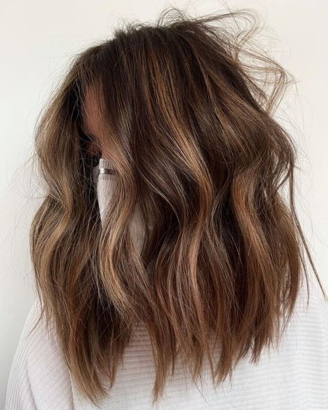 Messy Brown Hair with Partial Balayage Brown Hair With Partial Balayage, Shaggy Balayage, Partial Balayage Brunettes, Balayage On Brown Hair, Balayage Styles, Messy Style, Partial Balayage, Hair Adviser, Balayage Hair Dark