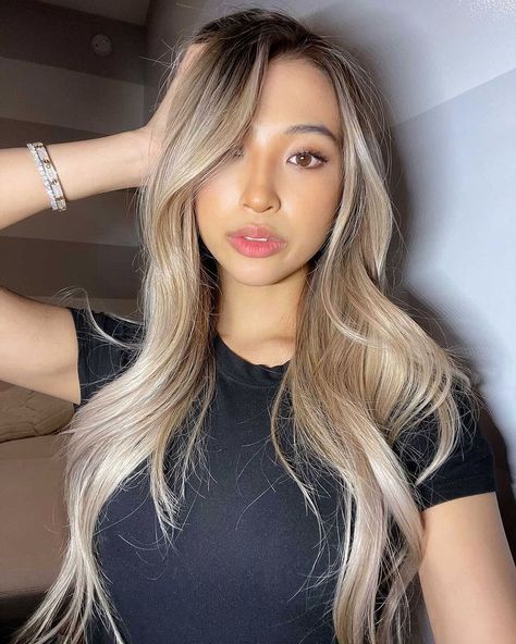 K I N G 👑 on Instagram: “The pre-quarantine look #balayageombre #bestofhair #ashblondehair #champagneblonde #pearlblondehair #platinumblondehair #vanillablondehair…” Bayalage Asian, Blonde Hair For Asian, Asian Blonde Hair Balayage, Hair For Asian, Curled Hair Blonde, Balayage Beige, Blonde Asian Hair, Blonde Bayalage, Asian Balayage