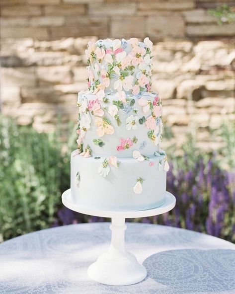 Floral Cakes Wedding, Garden Themed Wedding Cake, Wisteria Wedding Cake, Romantic Wedding Cake Vintage, Floral Cake Wedding, Timeless Wedding Cake, Textured Wedding Cake, Spring Wedding Cakes, 2 Tier Wedding Cake