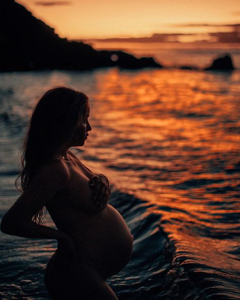 Looking for a way to celebrate yourself or relationship in an expectedly beautiful way? We have come up with a few unique session ideas here on Maui that just work, we want to introduce them as Blue Hour Land + Sea portraits. We’ve been doing more and more blue hour portraits on Maui and they’re a clear winner for a unique couples, solo and maternity sessions alike with such positive feedback. We’ve blogged a few #bluehour photography ideas for your #maui photoshoot, including ways to e... Maternity Photography On The Beach, Maternity Photography Unique, Water Maternity Pictures, Underwater Maternity Shoot, Maui Photoshoot, Unique Maternity Photography, Photography On The Beach, Maternity Shoot Beach, Beach Maternity Shoot