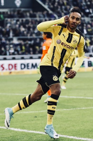 Pierre-Emerick Aubameyang (Dortmund) Pierre Emerick Aubameyang, Pierre-emerick Aubameyang, Football Legends, Best Football Players, Borussia Dortmund, Football Soccer, Football Players, Sports Jersey, Soccer