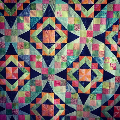 Craftication: Bonnie Hunter's En Provence Mystery Quilt Bonnie Hunter Mystery Quilt 2022, Bonnie Hunter Quilts Scrap Free Pattern, Mystery Quilt Patterns Free, Bonnie Hunter Quilts, Bonnie Hunter Mystery Quilt, Quilt Business, Bonnie Hunter Scrap Quilts, Mystery Quilt Patterns, Hst Quilt