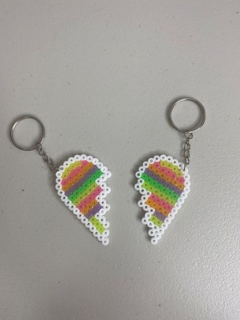 Perler Bead Patterns For Best Friends, Melty Bead Keychain, Bff Perler Beads, Best Friend Perler Bead Patterns, Heart Perler Bead Patterns, Cute Hama Bead Ideas, Heart Perler Beads, Perler Beads Designs Pattern, Tiny Perler Bead Patterns