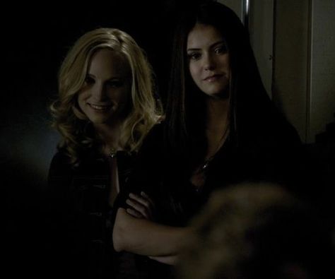 Elena And Caroline, Tvd Elena, Hot Vampires, Drama Tv Shows, Katherine Pierce, Caroline Forbes, Brunette To Blonde, Elena Gilbert, Matching Profile Pictures