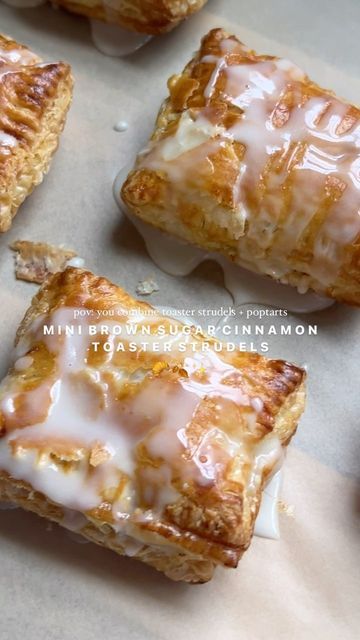 Fun Fall Recipes, Toaster Strudel Recipe, Brown Sugar Cinnamon Pop Tarts, Cinnamon Pop Tarts, Homemade Toaster Strudel, Strudel Topping, Mini Toaster, Toaster Strudel, Strudel Recipes