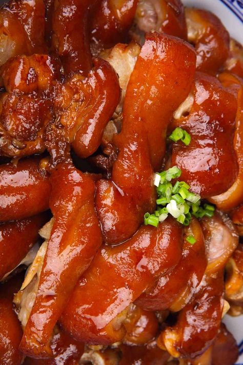 Braised Pig’s Feet (Best Pig Trotters Recipe) Pig's Feet Recipe, Pork Trotters Chinese Recipe, Braised Pig Trotter, Pork Pig Tails, Braised Chicken Wings Chinese, Pigs Trotters Recipe, Cajun Pig Feet Recipe, Pig Tails Recipe, Pork Tail Recipes