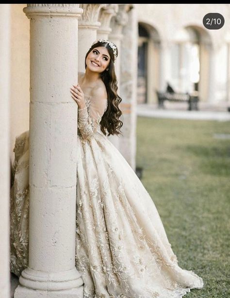 Quince Shoot Ideas, Quince Foto Shoot Ideas, Quince Photoshoot Ideas Garden, Quinceneara Photo Shoot, Quencinera Photoshoot, Quince Poses Photo Shoots Outside, Quinceanera Picture Ideas Photography, Quinceanera Photoshoot Ideas Creative, Quincenera Photo Shoot Poses