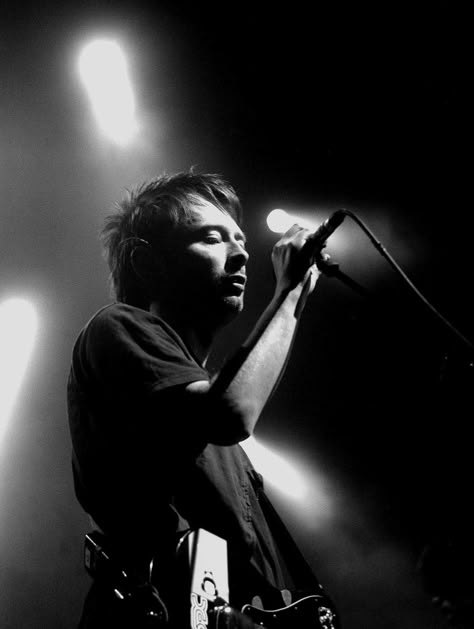 Black And White Radiohead, Thom Yorke Black And White, Radiohead Poster Black And White, Thom Yorke Wallpaper, Radiohead Pfp, Radiohead Poster, Radiohead Just, Tyler The Creator Wallpaper, Thom Yorke Radiohead