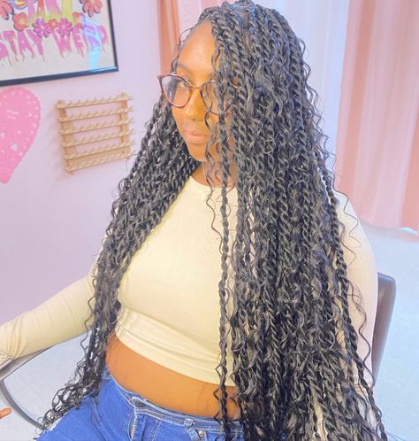 My clients are literally the prettiest 🥹💕 Have you booked your October style yet? Book•Boho Island Twist (Butt Length) This look just gives 😍 100% human hair, super versatile. It can be styled numerous ways ⭐️ HAIR & WASH INCLUDED WITH ALL STYLES #senegalesetwists #houstonhairstylist #glorilla #houstonbraider #protectivestyles #islandtwist #bohoknotlessbraids #bohemianstyle #boxbraids #knotlessbraids #ropetwists #northhoustonhairstylist #explore #trendingstyle #happyclient #smile #ho... October Fashion, Senegalese Twist, Washing Hair, 100 Human Hair, Protective Styles, Box Braids, Bohemian Style, Human Hair, Hair Stylist