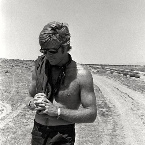 ZANZAN on Instagram: “Robert Redford 🕶 #robertredford #sunglasses #bandana #mensstyle” Paul Newman Robert Redford, Sundance Kid, Hollywood Men, Robert Redford, Paul Newman, Sundance Film, Alain Delon, Male Actors, Academy Awards