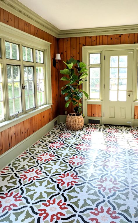 Stenciling on a Painted Linoleum Floor - Reality Daydream Painted Linoleum Floor, Painted Linoleum, Painting Linoleum Floors, Painted Bathroom Floors, Paint Linoleum, Plywood Subfloor, Painted Wood Floors, Porch Paint, Painting Tile Floors