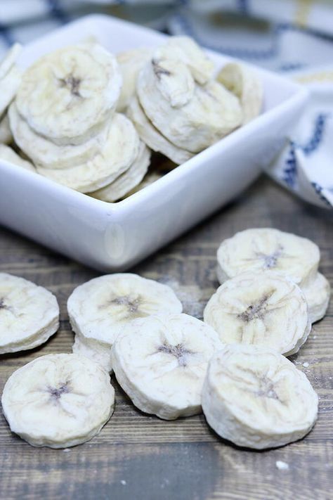 Freeze Dried Bananas, Dehydrated Bananas, Freeze Dried Food Storage, Dried Banana Chips, Harvest Right Freeze Dryer, Freeze Dried Food, Freeze Dryer, Emergency Food Supply, Purple Food