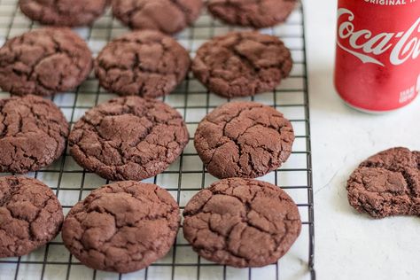 Chocolate Coca-Cola Cookies Cola Cookies, Coca Cola Recipes, Cola Syrup, Cola Recipe, Soda Flavors, Holiday Baking Recipes, Types Of Desserts, Cookie Crumbs, Cookies Ingredients