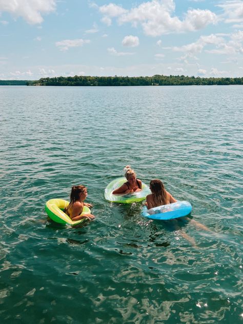 Labor Day Weekend Aesthetic, Lake House Aesthetic Summer Friends, Lake Day Pictures Best Friends, Cottage Pictures With Friends, Lake Days Aesthetic, Lake Day Pictures, Lake Aesthetics, Lake Pics, Lake Shasta