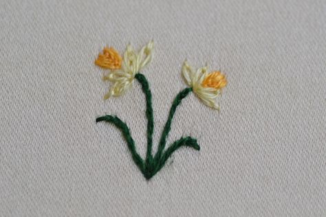 Crocus Embroidery, Dainty Embroidery Flowers, Embroidered Flowers Simple, Daffodil Embroidery Simple, Tiny Flowers Embroidery, Embroidery Daffodil Free Pattern, Daffodil Embroidery, Embroidery Daffodil, Simple Flower Embroidery