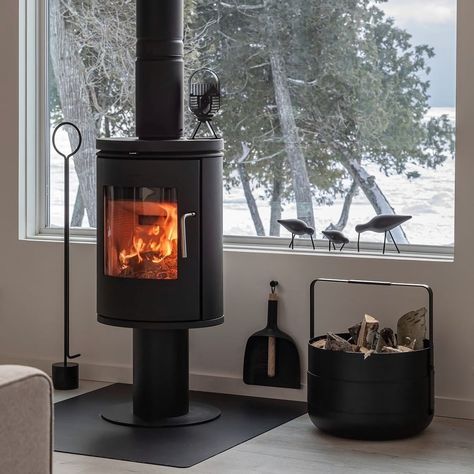 Morsø Jernstøberi on Instagram: “It is still cold outside. So remeber to fire up your stove like @jaykerrphoto. Thank you for the mention. #firestove #fireplace #openfire…” Indoor Wood Stove, Electric Wood Stove, Modern Woodburner, Corner Wood Stove, Wood Stove Surround, Wood Burner Fireplace, Modern Wood Burning Stoves, Tiny Wood Stove, Small Wood Stove