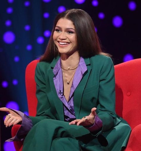 Zendaya Suit, Green Suit Women, Graham Norton Show, Spiderman Suits, Graham Norton, Zendaya Outfits, Zendaya Style, Purple Suits, Zendaya Coleman