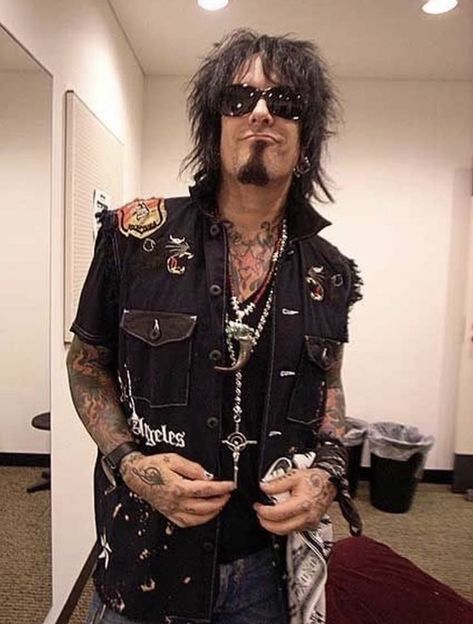 Tommy Lee Outfits, Musical Outfits, 80's Aesthetic, Motley Crue Nikki Sixx, 2024 Fits, Sixx Am, Modern Rock, Vince Neil, Rockstar Girlfriend