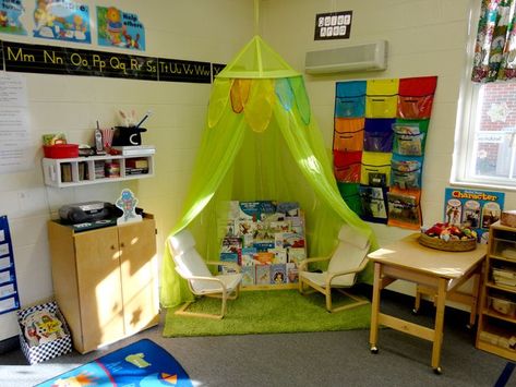 Daycare Room Ideas, Christian Room, Butterflies Classroom, Reading Corner Classroom, Book Area, Learning Express, Infant Classroom, Preschool Rooms, Brown Rooms