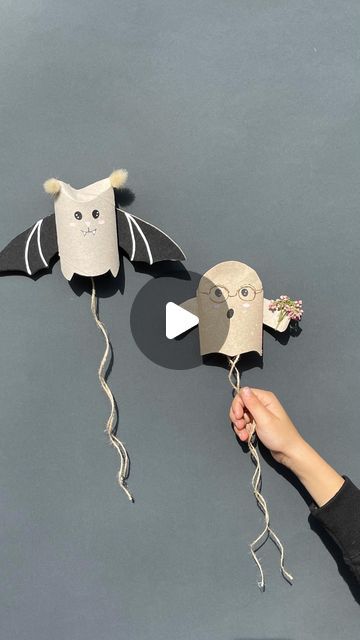 How To Make A Puppet Out Of Paper, Diy Hand Puppets, Halloween Puppets, Make A Puppet, Bat Craft, Ghost Crafts, Autumn Crafts, Instagram Diy, Hand Puppets