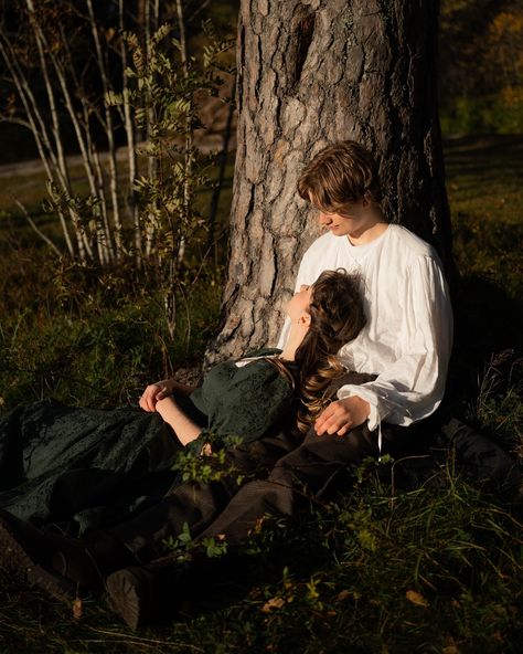 The meadow scene if Edward and Bella lived in Norway Photo Romance, Edward And Bella, Ella Enchanted, Old Fashioned Love, Pre Wedding Poses, Romantic Things, Romantic Photos, Human Poses Reference, Modern Romance