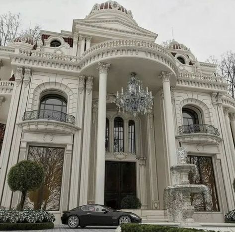 Royalty House Aesthetic, Fancy Home Exterior, Elegant Castle Exterior, Ethereal House Aesthetic, Rich Homes Exterior, Old Money Mansion Entrance, Big White Mansion, Neoclassical Mansion Exterior, Castle Like Homes Exterior