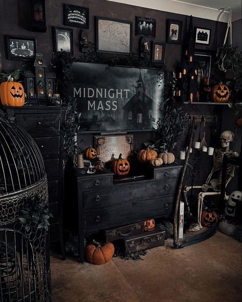 Spooky Living Room, Horror Bedroom, Gothic Living Room, Horror Room, Tomb Sweet Tomb, Halloween Living Room, Goth House, The Grimm, Halloween Bedroom