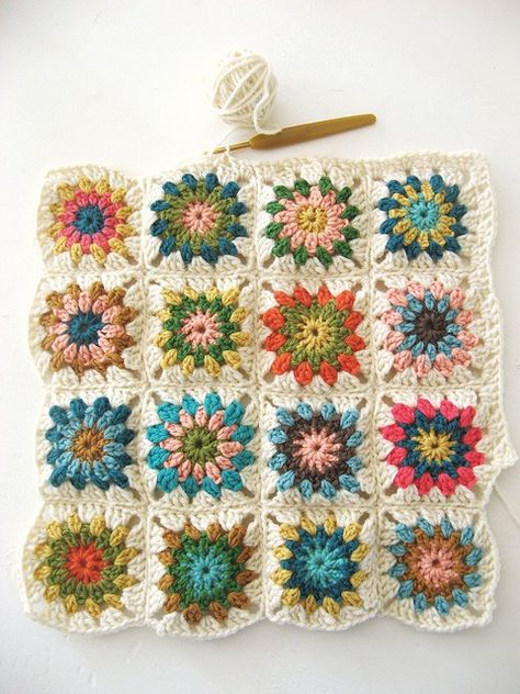 I Love Crochet, Ball Of Yarn, Crochet Fun, Crochet Granny Squares, Crochet Granny Square, Crochet Diy, Crochet Square, Crochet Afghans, Crochet Motifs