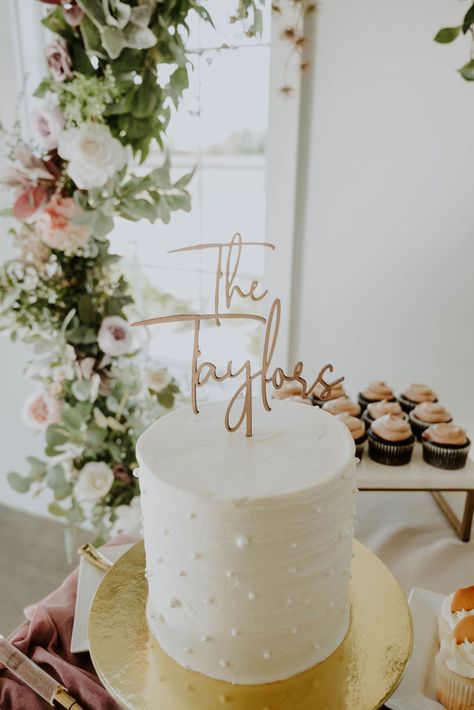 Dinner Wedding Ideas, Arbor Florals, Rehearsal Dinner Cake, Rehearsal Dinner Decorations, Living In The Moment, Surprise Wedding, Venue Decor, Dinner Wedding, Mansion Wedding