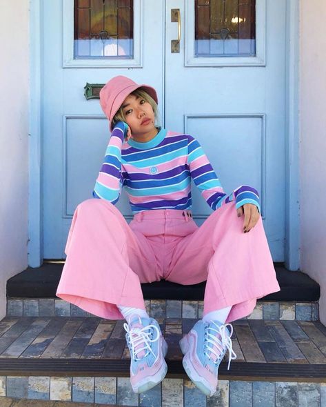 Kayla Core, Colour Blocking Fashion, Looks Street Style, Indie Outfits, Pink Pants, Moda Vintage, 가을 패션, Mode Vintage, Colourful Outfits