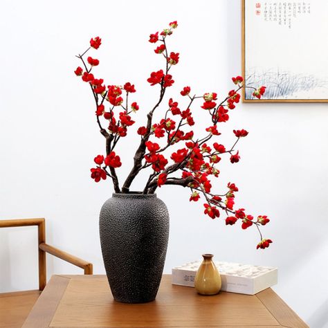 Chinese Room Decor, Japanese Marriage, Chinese Plum Blossom, Floor Vase Fillers, Tet Decoration, Flower Home Decoration, Chinese Dinner, Red Cherry Blossom, Tet Holiday