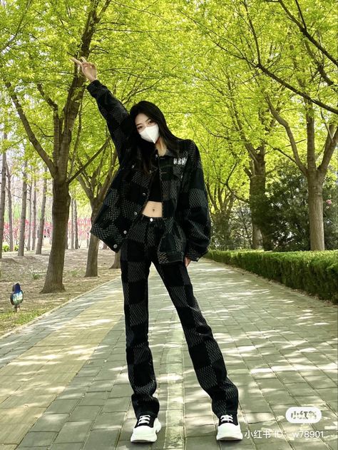 Outfit Ulzzang Girl, Ulzzang Fashion Street Styles, Edgy Korean Fashion, Tiktok Streetwear, Uzzlang Fashion, Douyin Outfits, Moda Ulzzang, Ulzzang Outfit, Korean Fashion Black