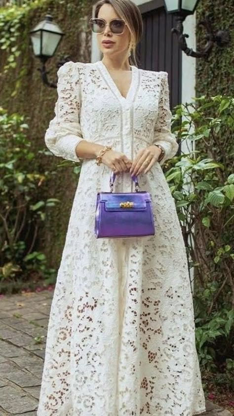 Modest Long Dresses, Pakistani Formal Dresses, Lace Dress Design, Lace Dress Styles, Trendy Crochet, Elegant Dresses Classy, Pattern Blouse, Irish Lace, Lace Flower