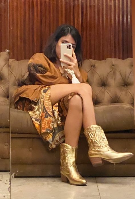 Gold Cowboy Boots Outfit, Western Ankle Boots Outfit, Outfits Coquette, Bota Western, Cowgirl Life, Botas Cowboy, Outfit Botas, Boots Outfit Ankle, Fashion Cowboy Boots