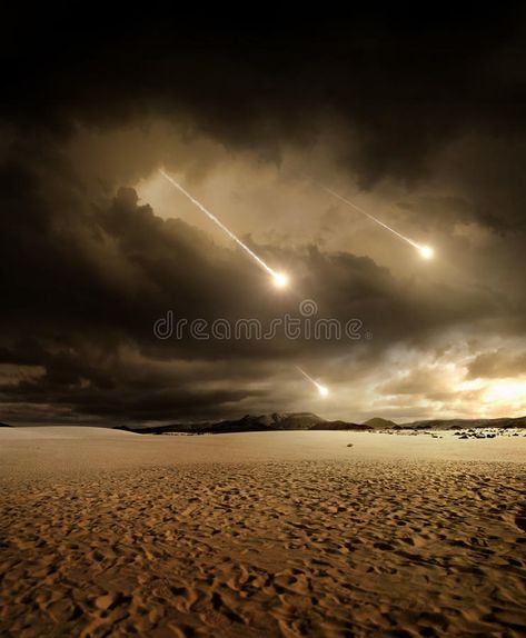 Meteor Shower Art, Clouds After Rain, Meteor Shower Photography, Meteor Rain, Dark Storm Clouds, Stock Photography Free, Experience Design, Icon Illustration, Photography Inspo