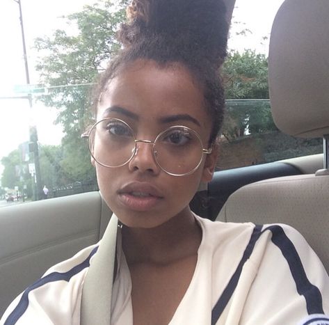 @Popinxxx Glasses Aesthetic, Circle Glasses, Ray Ban Sunglasses Sale, Cute Glasses, Round Glasses, Girls With Glasses, Brown Girl, Black Power, Black Is Beautiful