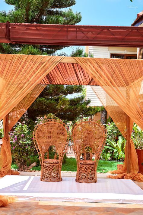 African Engagement Decoration, Traditional Wedding Set Up, African Wedding Backdrop Ideas, Traditional Ghanaian Wedding Decor, African Royalty Wedding Theme, Ghanaian Wedding Traditional Decor, Ghana Engagement Decor, Ghanian Wedding Decor, Ghana Wedding Decorations