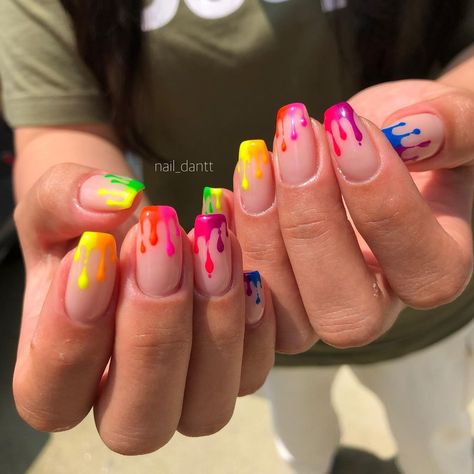 Rainbow nails, tante idee per sfoggiare unghie arcobaleno - fluo15 Rainbow Nails Design, Mickey Nails, Rainbow Nail Art, Colorful Nail, Minimal Nails, Spring Nail Art, Acrylic Nails Coffin Short, Short Acrylic Nails Designs, Rainbow Nails