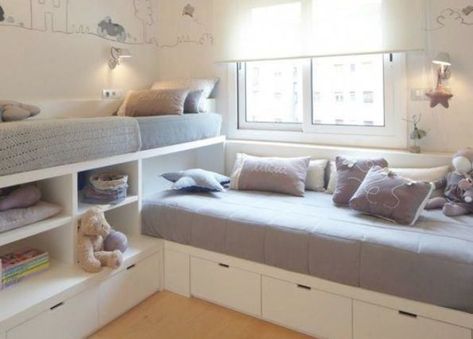 Kids Room Storage Ideas, Corner Twin Beds, Ikea Wallpaper, Diy Twin Bed, Kids Room Storage, Bed Ikea, Room Storage Ideas, Small Modern Living Room, Clever Kids