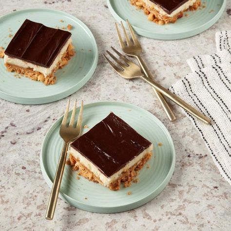 Chocolate Peanut Cheesecake Bars Exps Ft19 115036 F 1015 1 3 Peanut Cheesecake, Superbowl Food Desserts, Peanut Butter Cheesecake Bars, Mocha Truffles, Superbowl Desserts, Snickerdoodle Bars, Cheesecake Squares, Cake Mug, Mocha Chocolate