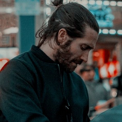 Jake Gyllenhaal Hair Long, Jake Gyllenhaal Long Hair, Jake Gyllenhaal Haircut, Man Bun Haircut, Man Bun Hairstyles, Jake G, Men's Long Hairstyles, Hair Styles Men, Boys Long Hairstyles