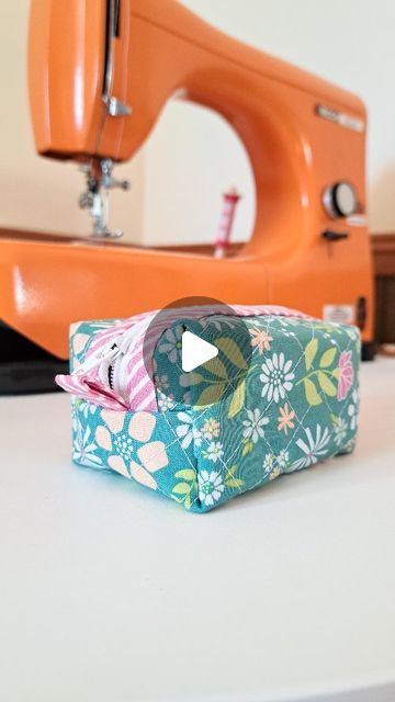 Flannel Scraps, Quilt Pouch, Sew Zipper, Pouch Tutorial, Butter Knife, Sewing And Quilting, Quilting Patterns, Watch Video, Sewing Tips