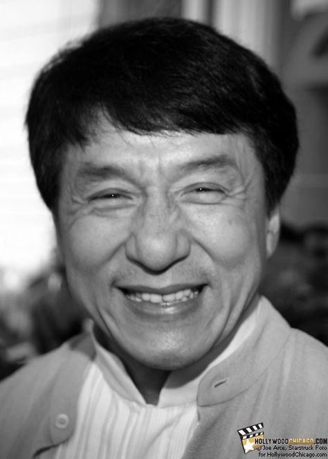 . هاكونا ماتاتا, Jackie Chan, Celebrity Portraits, Martial Artist, Portrait Sketches, Famous Men, Finger Painting, Black And White Portraits, Actor Photo