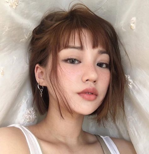 Just in case you haven't seen a Ginger Asian girl with freckles. You're welcome. Ginger Asian, Makeup Ala Korea, Makeup Asia, Makeup Ulzzang, Ombre Bob, Freckles Girl, Megyn Kelly, Reaction Meme, Asian Hair