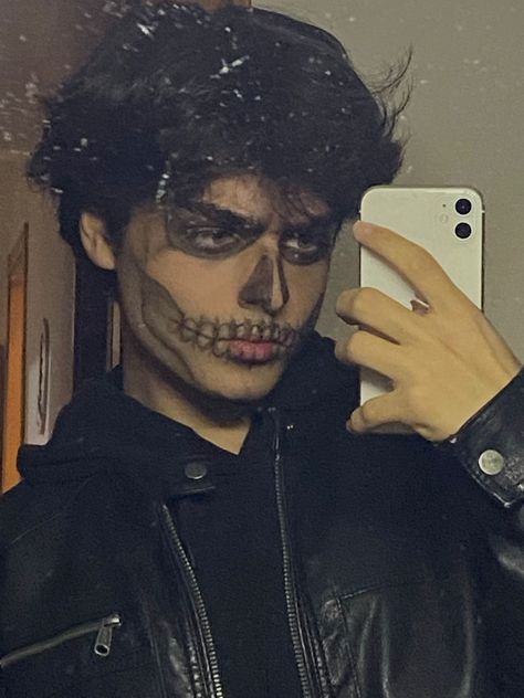 Halloween, tate langdon Guys Halloween Makeup, Boy Halloween Makeup, Skeleton Face Makeup, Mens Halloween Makeup, Halloween Skeleton Makeup, Holloween Makeup, Skeleton Makeup, Couples Halloween Outfits, Horror Makeup