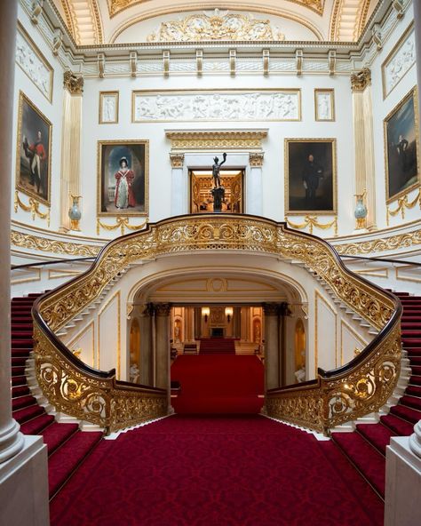 Buckingham Palace Interior, Palace Staircase, Castle Hallway, Royalty Core, Mother's Day Theme, 21st Birthday Ideas, Palace Interior, Castles Interior, Royal Palaces