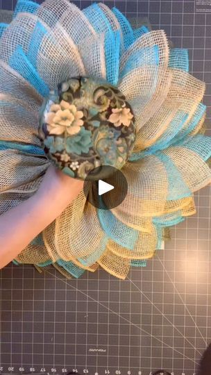 Wreath Centers, Deco Mesh Wreaths Tutorials, Mesh Wreath Tutorial, Wire Wreath Frame, Christmas Wreaths Diy Easy, Mesh Wreath Diy, Wreaths Christmas, Christmas Ornament Wreath, Christmas Wreaths To Make