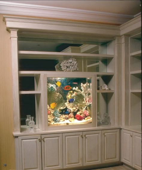 How interesting to add an aquarium to your built ins! Home Fish Tank Ideas, Home Fish Tank, Fish Tank Wall, Wall Aquarium, Amazing Aquariums, Fish Tank Stand, Cool Fish Tanks, Saltwater Fish Tanks, Fish Tank Design