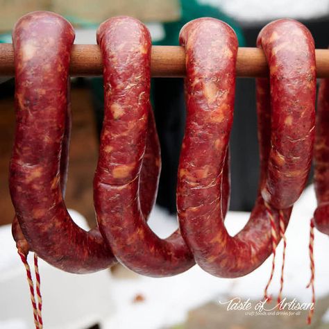 Garlic Sausage Garlic Sausage Recipes, Homemade Beef Sausage, Homemade Bratwurst Recipes, Sausage Board, Smoked Garlic, Cured Meat Recipes, Sausage Making Recipes, Home Made Sausage, Homemade Sausage Recipes